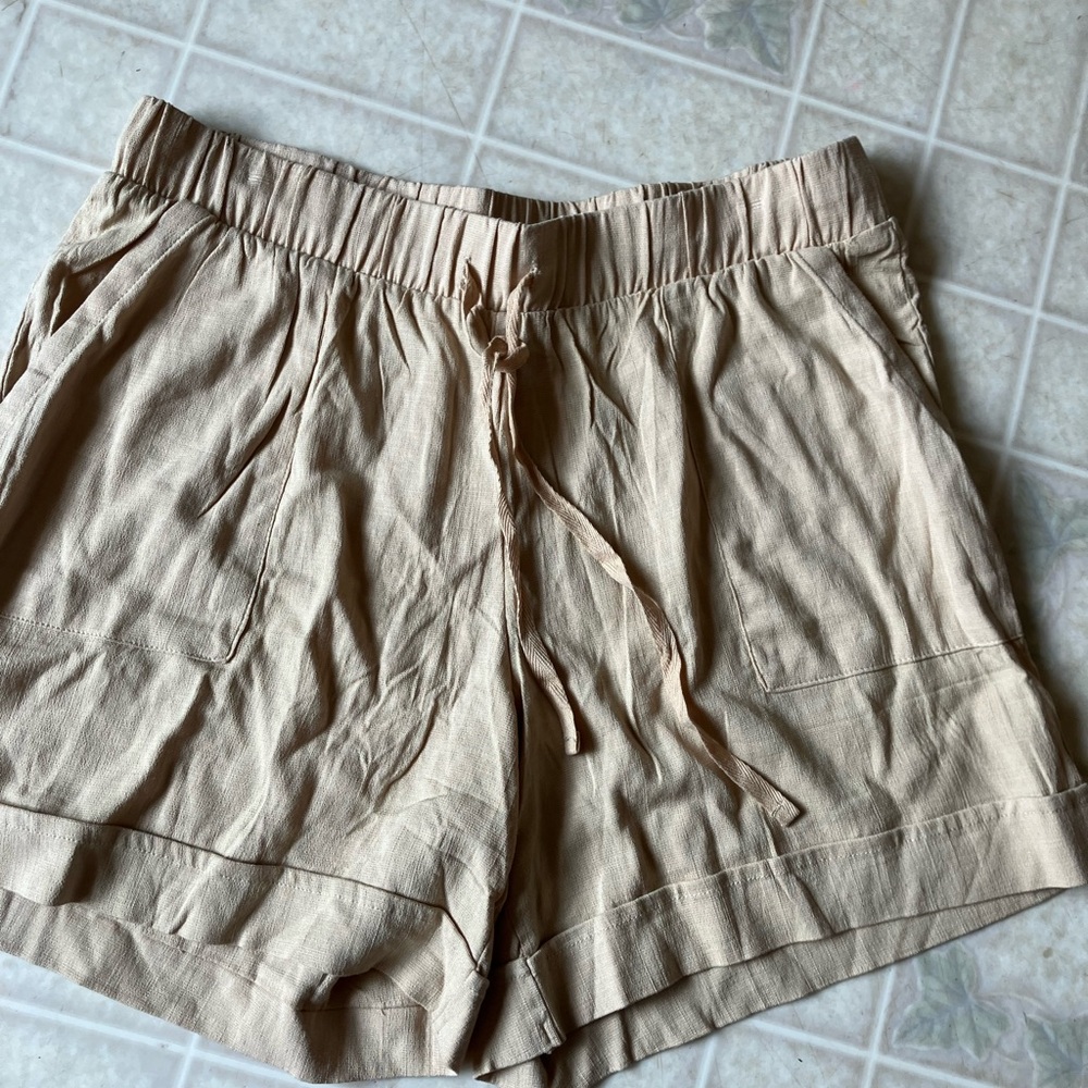 Lularoe Jessica Patch Pocket Shorts Cuffed Linen like Loose Casual medium tan